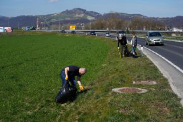 2023-03-22-cistilna-akcija-vsak-en-korak-krsko-dsc02736-1_272x181-equalBF8F2557-1D90-057C-4DCA-7A05E2250375.jpg